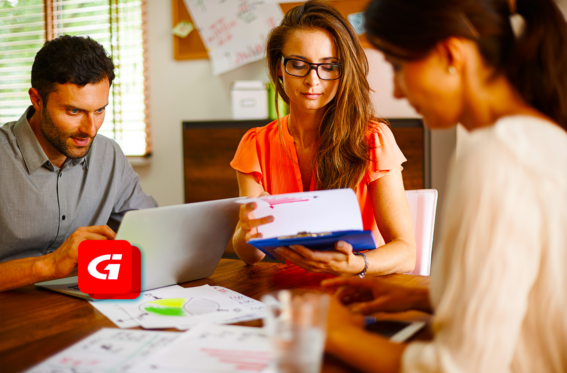 n el contexto académico y profesional actual, donde el análisis financiero riguroso es clave para la toma de decisiones, nuestro aplicativo de Ingeniería Económica se convierte en una herramienta indispensable para estudiantes, docentes y profesionales. Diseñado para facilitar la comprensión y aplicación de los principales métodos de depreciación y amortización, este sistema permite analizar la pérdida de valor de activos a lo largo del tiempo con precisión y claridad. ¿Qué permite hacer nuestra aplicación?: Con solo ingresar el valor inicial del activo, su valor residual y vida útil, la plataforma calcula de forma automática y visual los resultados para los métodos más utilizados:- Depreciación por Línea Recta.- Depreciación por Suma de Dígitos.- Depreciación por Porcentaje Fijo.- Fondo de Amortización.- Depreciación por Unidades Producidas. Cada modelo incluye tablas detalladas, gráficos visuales, exportación a Excel, fórmulas aplicadas y resultados por periodo, permitiendo al usuario comparar métodos contables y evaluar cuál se adapta mejor al activo o estrategia financiera en cuestión. Ventajas para la formación y la gestión financiera: 1. Claridad en los conceptos contables: Los usuarios comprenden el comportamiento económico de un activo a lo largo de los años. 2. Simulación de escenarios: ¿Qué pasa si el valor residual cambia? ¿Qué método es más conveniente fiscalmente? La app lo muestra en segundos. 3. Desarrollo del pensamiento estratégico: Ideal para cursos de finanzas, contabilidad y evaluación de proyectos. Responsabilidad financiera: Promueve una cultura de análisis en la inversión y toma de decisiones a largo plazo. 4. Interfaz simple y accesible: Adaptada a web y dispositivos móviles, para que puedas trabajar desde cualquier lugar. ¿Por qué adoptar esta herramienta en universidades y empresas? Porque proporciona a los usuarios una forma práctica y moderna de aplicar conocimientos económicos clave. No solo es un simulador: es una plataforma de formación y análisis contable que transforma cómo se enseñan y aplican los métodos de depreciación. En un entorno donde los recursos deben optimizarse y justificarse, este aplicativo de Ingeniería Económica no es solo una herramienta técnica, es una solución estratégica. Permite a los estudiantes y profesionales tomar decisiones con fundamentos numéricos sólidos, con visión de futuro y claridad financiera.