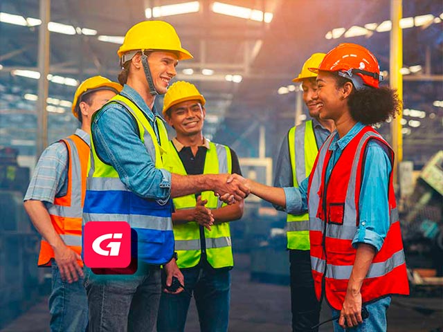 la trinorma promueve una cultura de seguridad y prevención en la empresa, fomentando la participación activa de los trabajadores en la identificación y control de riesgos. Se realizan capacitaciones y entrenamientos para concientizar al personal sobre la importancia de adoptar prácticas seguras en el desarrollo de sus labores diarias. La integración de los sistemas de gestión también permite mejorar la coordinación entre diferentes áreas de la empresa, lo que facilita la identificación temprana de posibles riesgos y la toma de acciones preventivas de manera oportuna. La trinorma proporciona un mayor control de riesgos en la empresa al abordar de manera integral los aspectos de seguridad, salud y medio ambiente. Esto contribuye a aumentar la seguridad en el trabajo, reducir la probabilidad de incidentes y accidentes, y proteger tanto a los trabajadores como al entorno en el que se desarrollan las operaciones de la empresa.