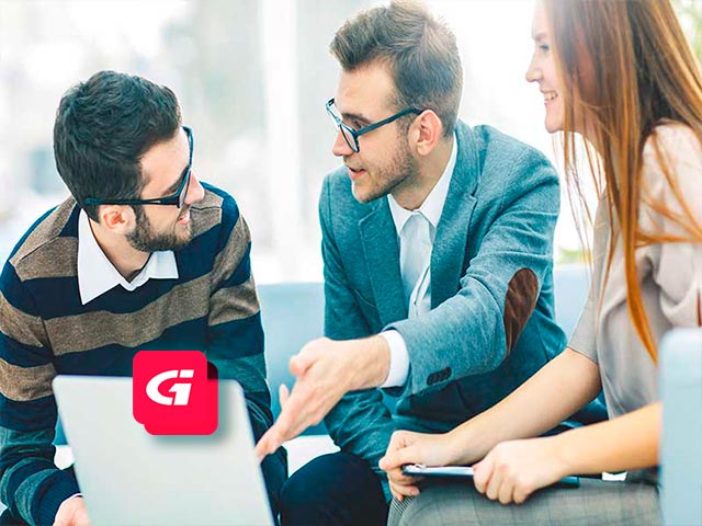 La implementación de la trinorma, que integra los sistemas de gestión de calidad, seguridad y salud en el trabajo, y medio ambiente, brinda a la empresa una visión completa y holística de su funcionamiento. Esta visión global facilita la toma de decisiones estratégicas, ya que se cuenta con información detallada y actualizada sobre todos los aspectos relacionados con la operación y el desempeño de la organización. Al tener un sistema integrado que abarca diferentes áreas de gestión, los líderes y directivos pueden acceder a datos precisos y consolidados que les permiten comprender la interconexión entre distintos procesos y actividades. Esto es especialmente valioso al momento de definir objetivos, establecer políticas y definir planes de acción, ya que se pueden evaluar las implicaciones y repercusiones en cada aspecto del negocio. La trinorma también proporciona indicadores clave de rendimiento (KPI) que permiten medir y monitorear el progreso hacia los objetivos establecidos en todas las áreas. Esto facilita la identificación de áreas de mejora y la detección oportuna de desviaciones, lo que a su vez agiliza la toma de decisiones correctivas o preventivas.